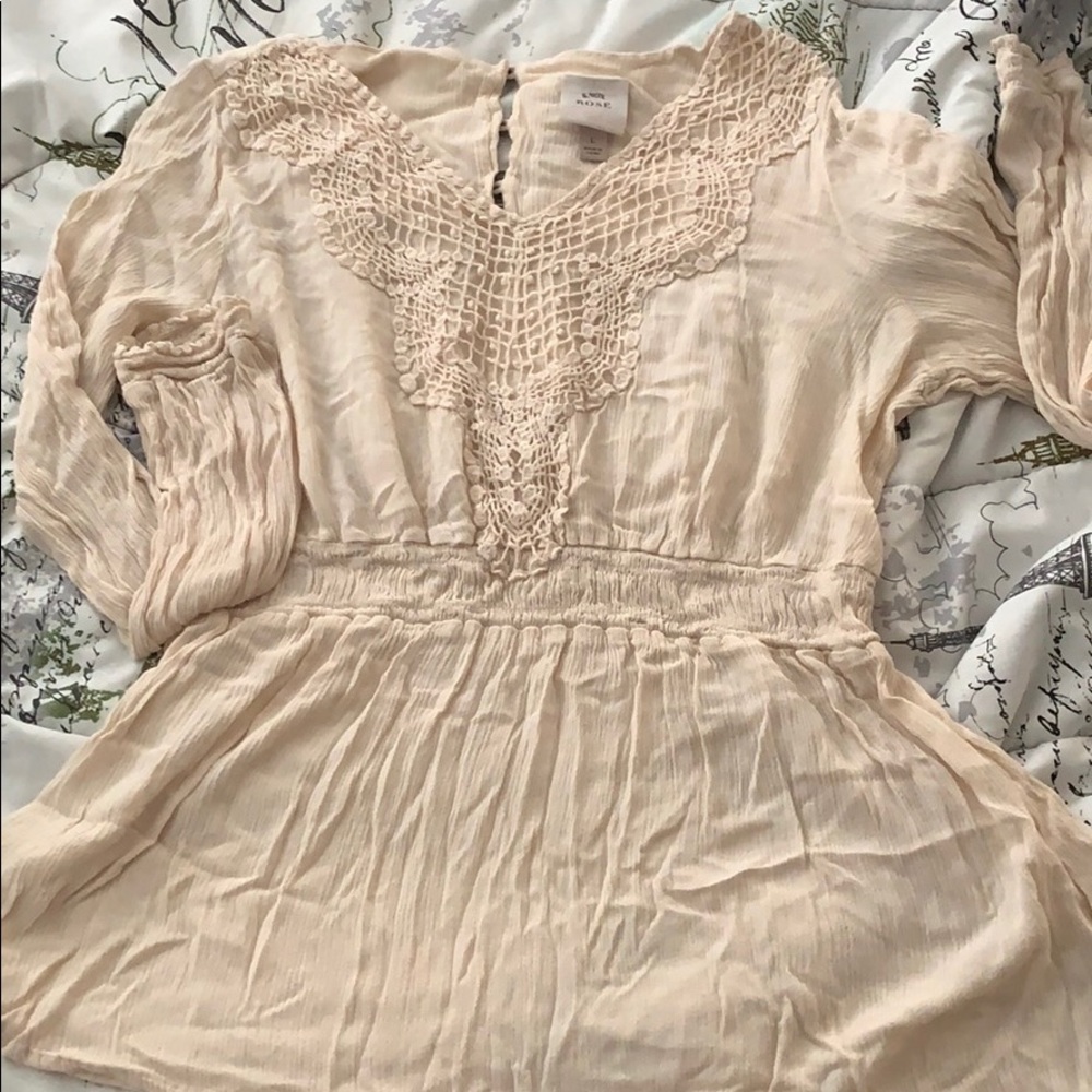 Super cute knitted peasant style top!